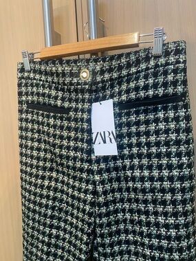 New Zara Black, Green & Cream Tweed Houndstooth Skirt with Tag.